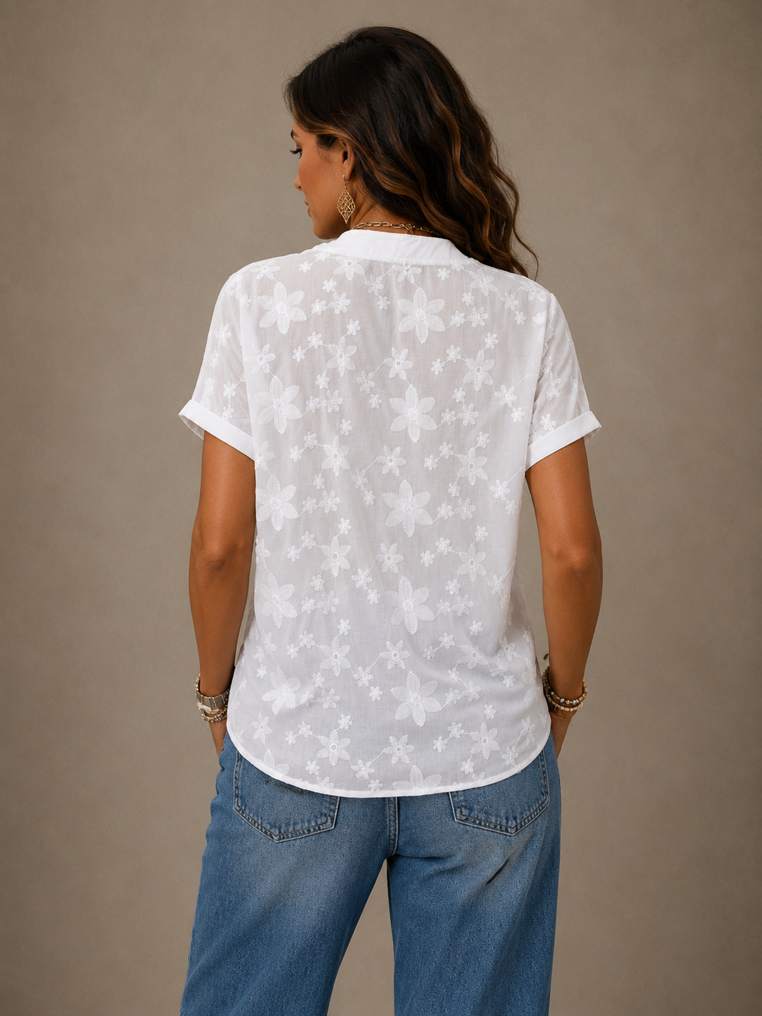 Noemí -  Elegante blusa de verano con un delicado estampado