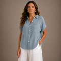 Iris - Blusa de verano abotonada con textura